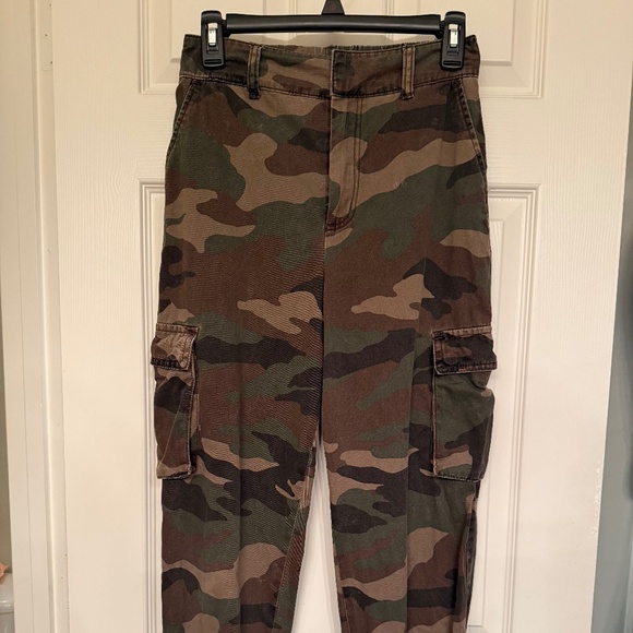 Forever 21 Camo pants - Picture 1 of 4